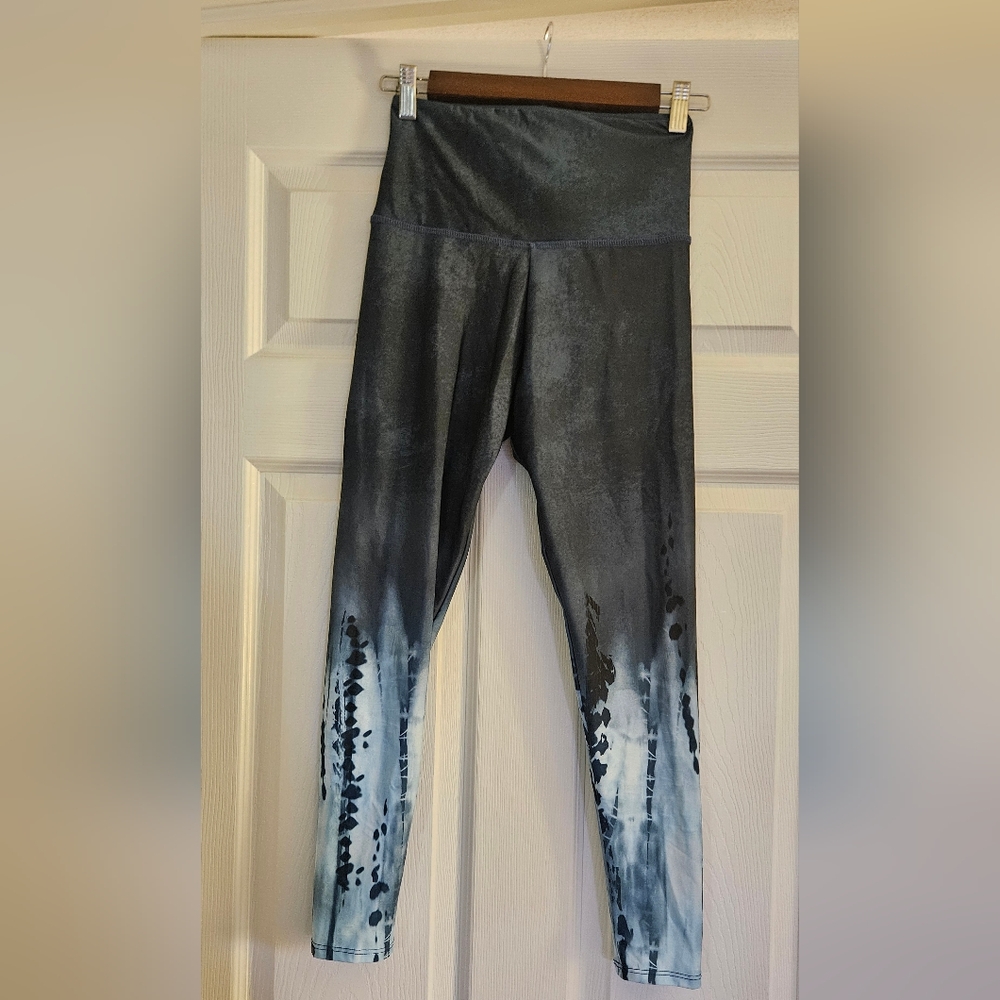 Onzie Navy And Light Blue Ombre Tie Dye Leggings